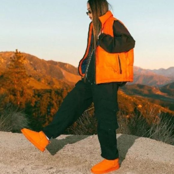 UGG Womens Classic Ultra Mini Ankle Boot - Picture 3 of 8